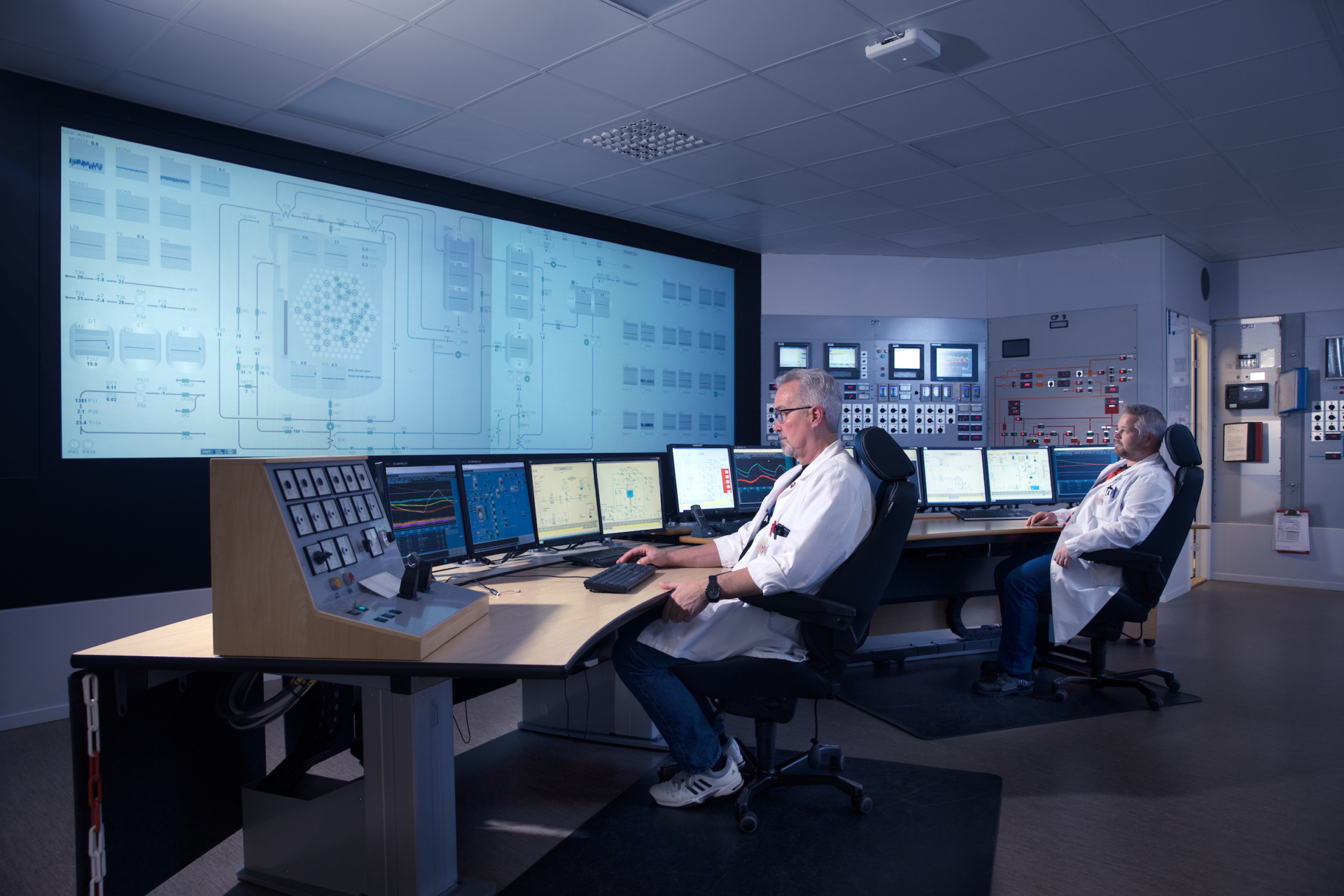 Photo: Espen Solli. From the control room in the Halden reactor (HBWR)