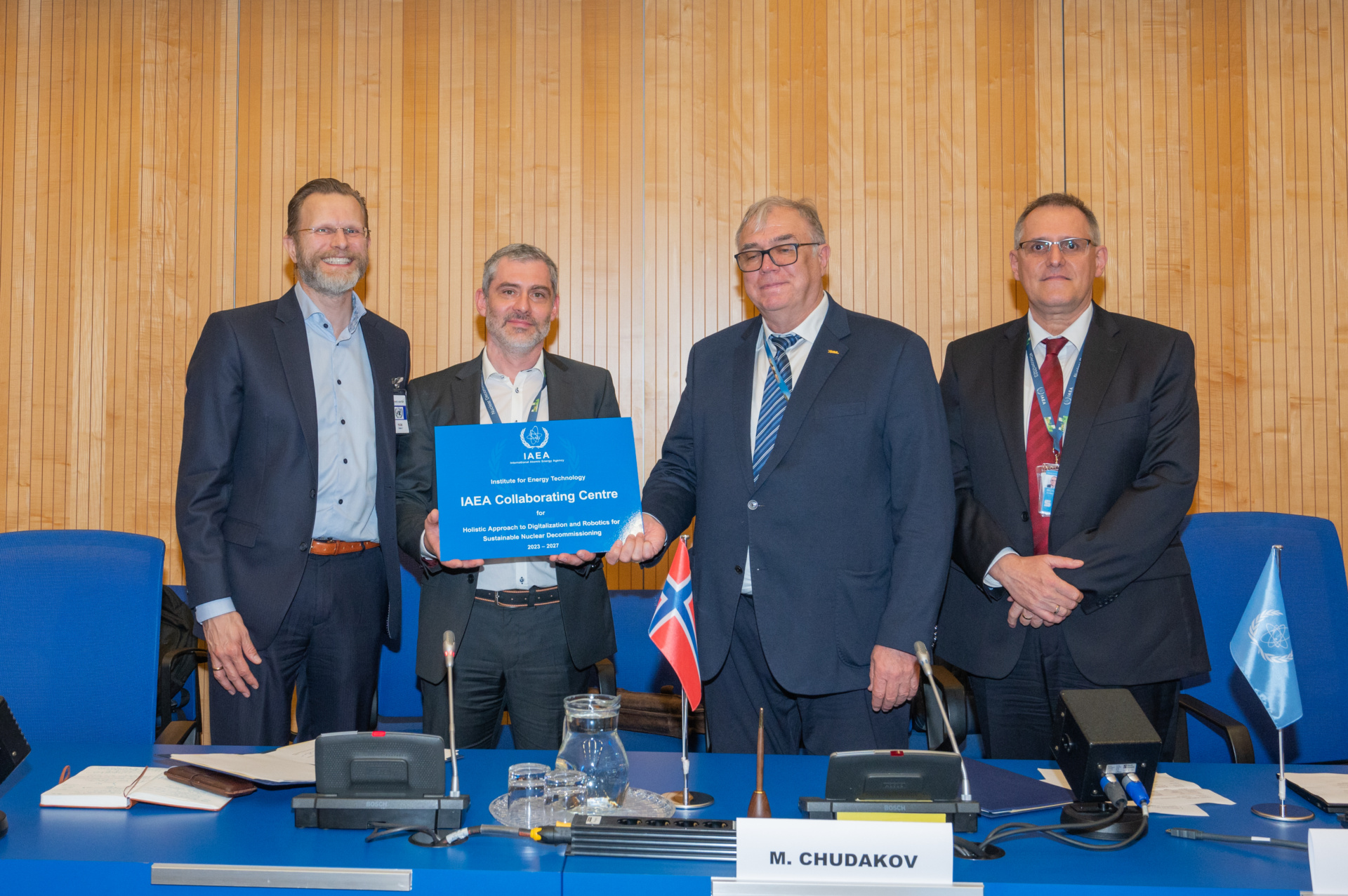 Tomas Nordlander and István Szőke receives the plaque that states that IFE is an IAEA collaborating centre Photo: Nancy Bellingan